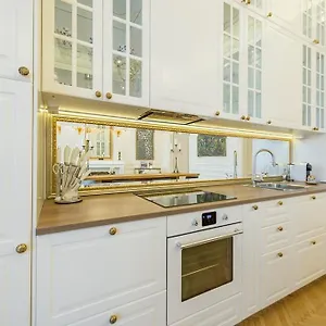 Bpr The Golden Astoria With Balcony And A/c Budapest