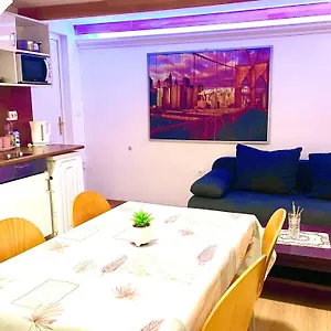 Lola Budapest