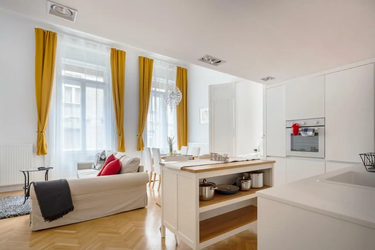 Exclusive Downtown Bella Home Budapest Apartment