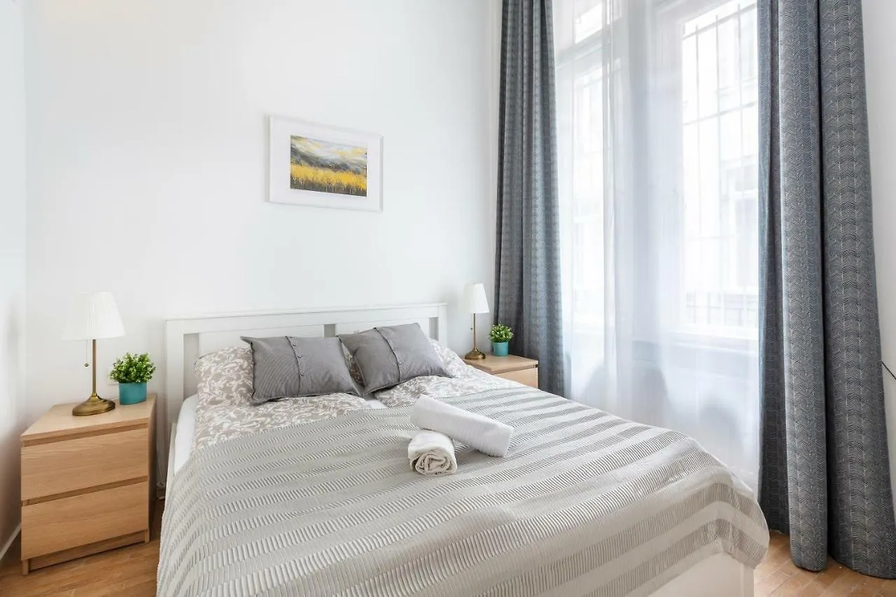 Exclusive Downtown Bella Home Budapest 0*,