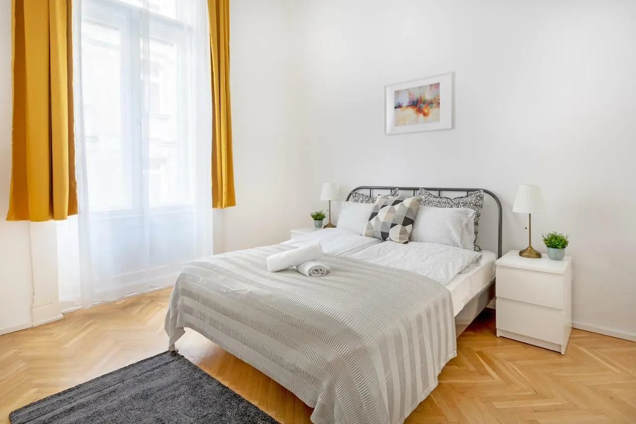 Exclusive Downtown Bella Home Budapest Apartment